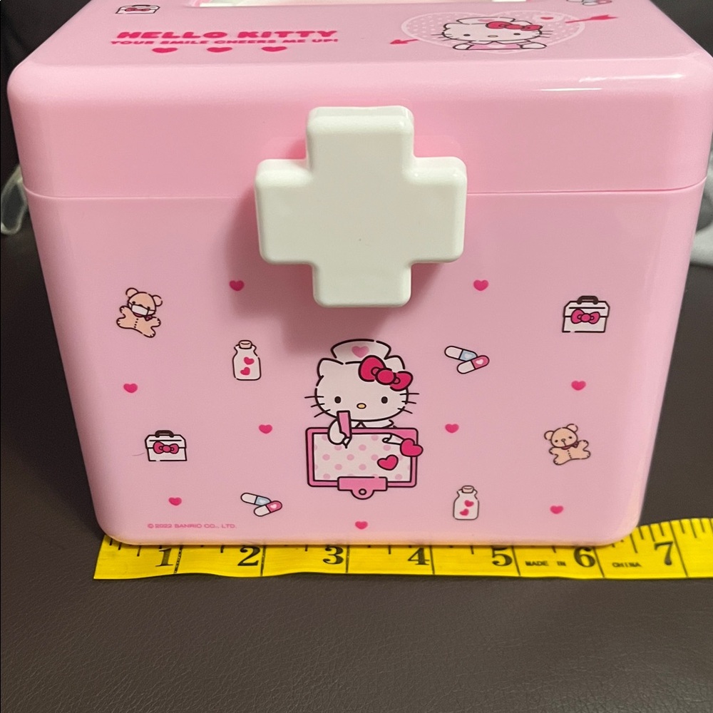 Hello Kitty Pink First Aid Box - Picture 8 of 9